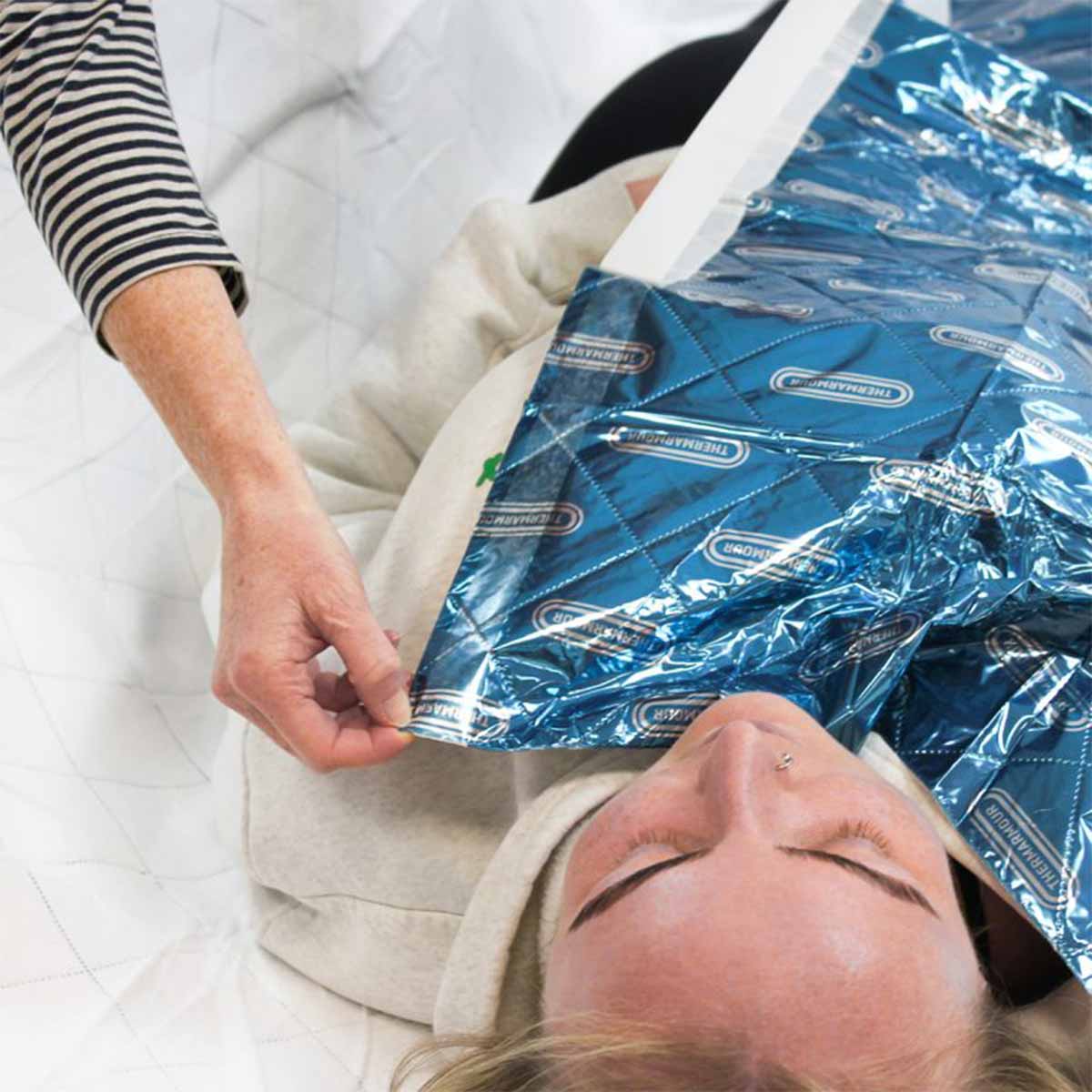 THERMARMOUR Emergency Blanket With Tape Closure 150cm x 200cm