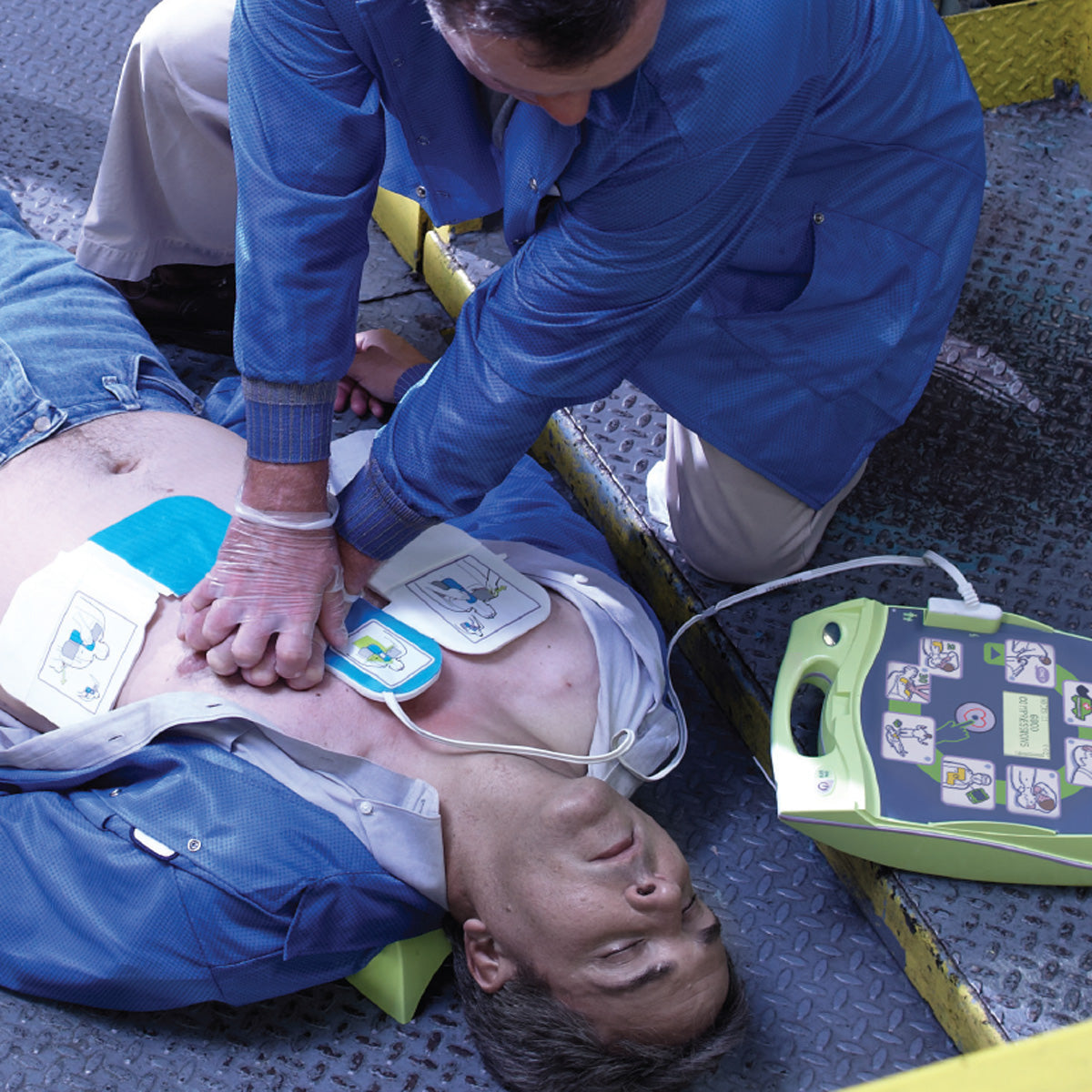 ZOLL AED Plus Semi-Automatic Defibrillator Image 4