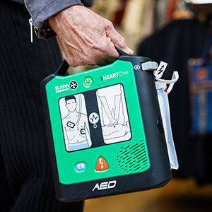 AED device held by a person with a blurred background